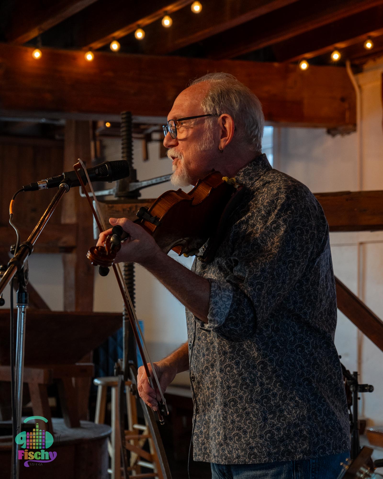 concert photography
music photography
performance photos
live music singers
event space
folk music