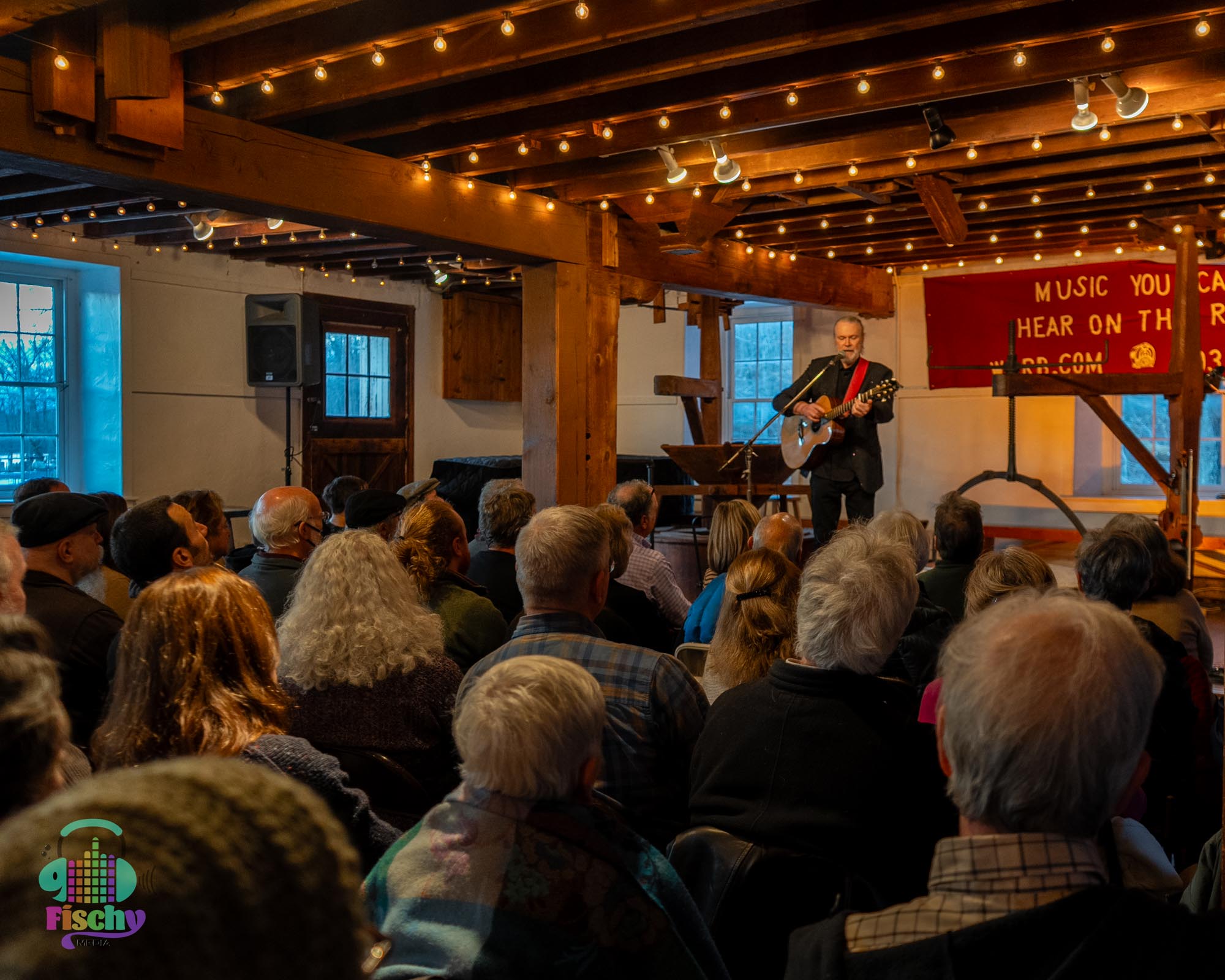 concert photography
music photography
performance photos
live music singers
event space
folk music