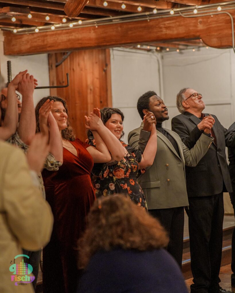 performance bow
troupe bowing