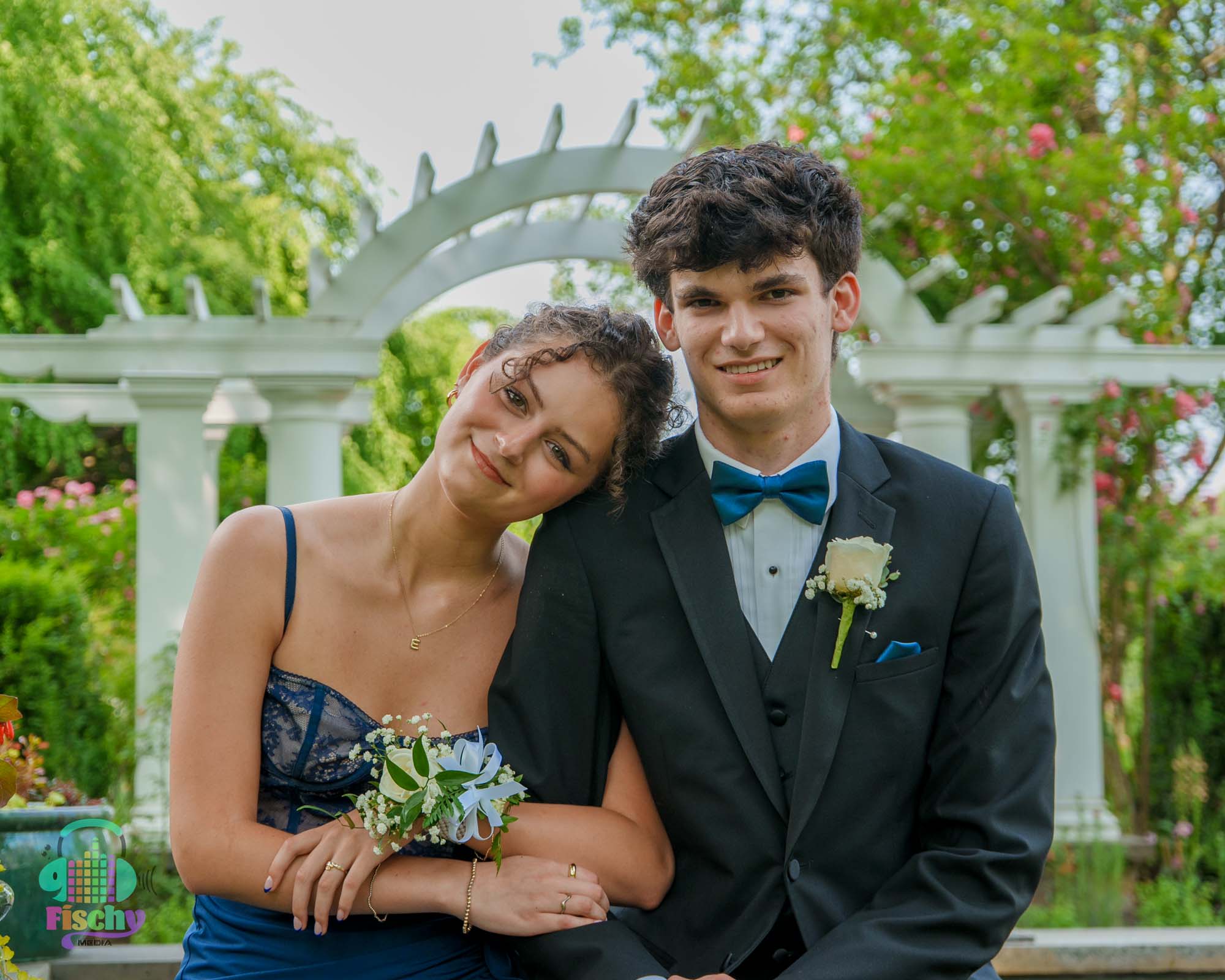 couple going to prom
special occasion
event photography
prom photos