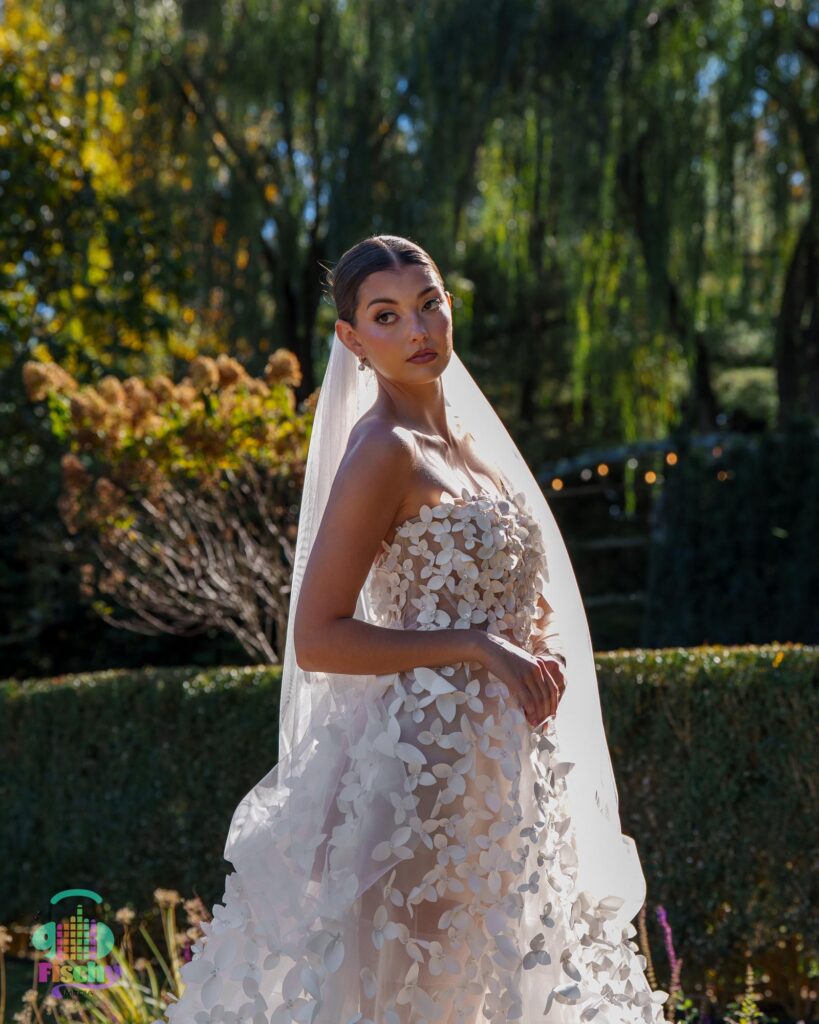 Bride
wedding dress
Wedding photographer
Wedding photoshoot
Magazine cover