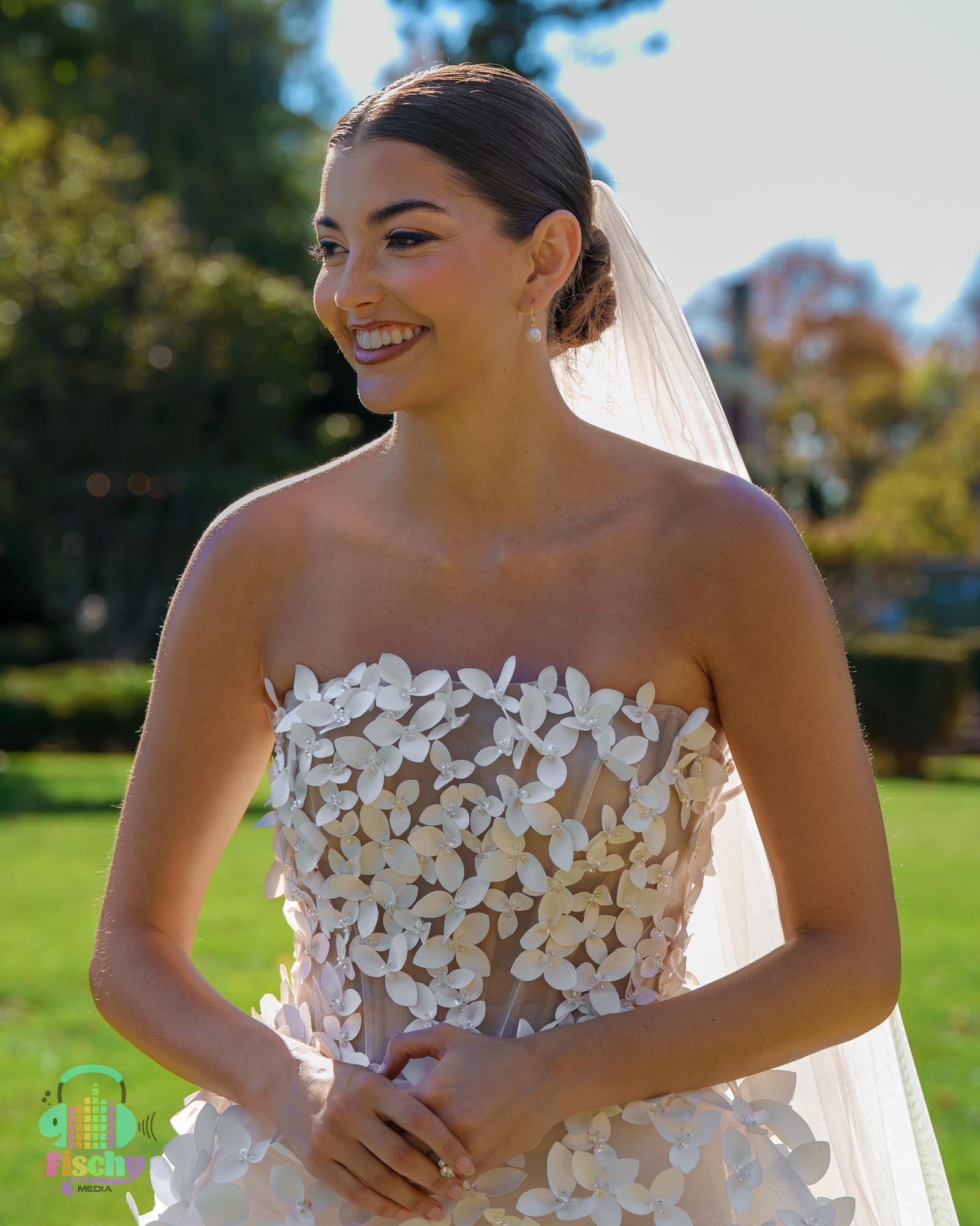 Bride smiling
wedding dress
Wedding photographer
Wedding photoshoot