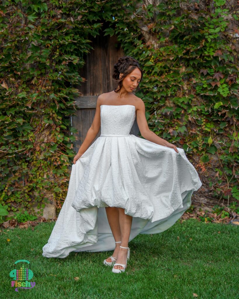 bride in greenery
wedding dress 
Wedding photographer
Wedding photoshoot
elegant wedding