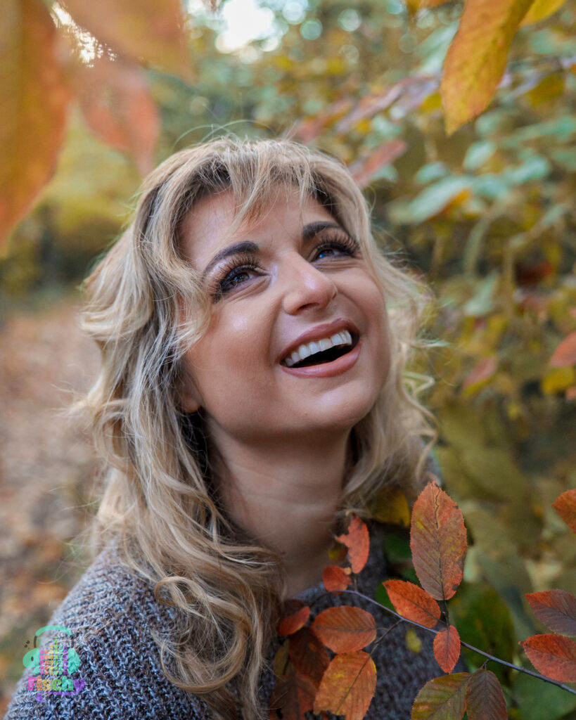 sam paige forest smile
woman smiling in the woods